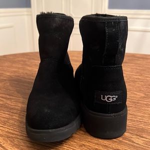 Almost new Kristen Ugg wedge black suede bootie